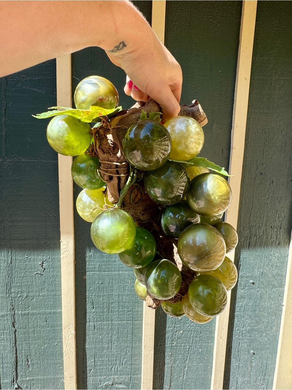 Mid Century Vintage Green Lucite Grapes - Picture 3 of 12